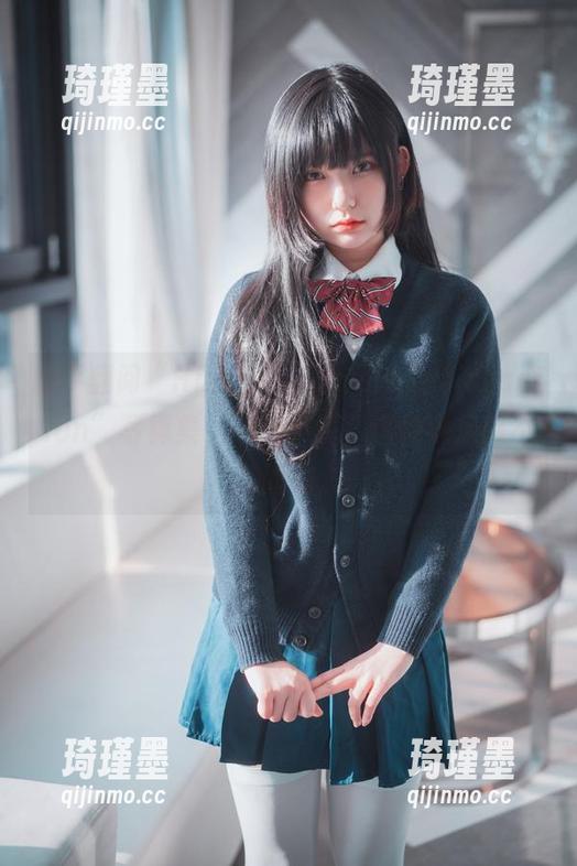 随手翻阅“Hizzy(히지)SelfSatisfaction”写真集，不得不说，这种满足感不言而喻。