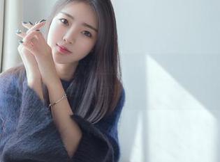HuaYang花漾 – 这里有尤妮丝的翘臀与礼裙美图套图，就问你能否抗拒这种诱惑？