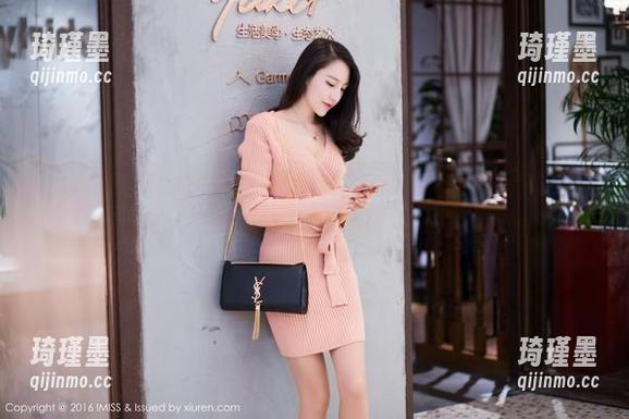 IMiss爱蜜社 - 我在看酥小白的和服图包，下载的时候还没决定，要不要咬咬手绳！