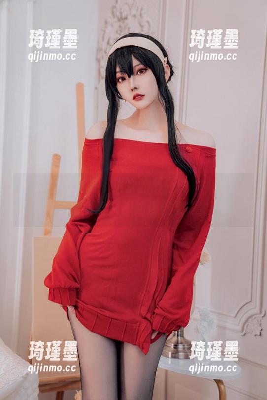 Natsuko夏夏子这次的最新图集，镂空素材小实验，想知道结果吗？