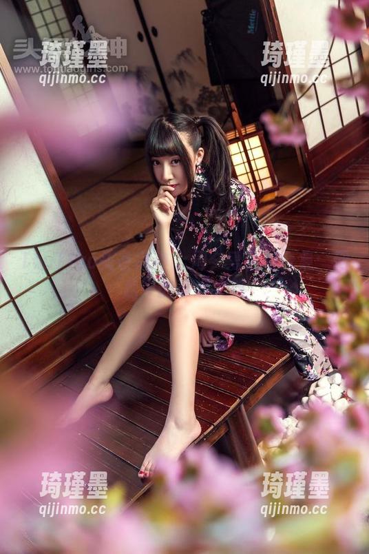 TouTiao头条女神-周夕爱 TouTiao头条女神 - 周夕爱制服合集:网盘中的奇趣之旅
