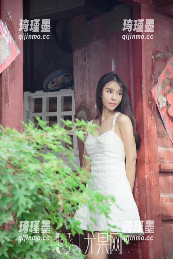 UGirls尤果网-尤娜娜 UGirls尤果网 - 尤娜娜最新红裙写真,看完我的手机像是又多了一个追星点!