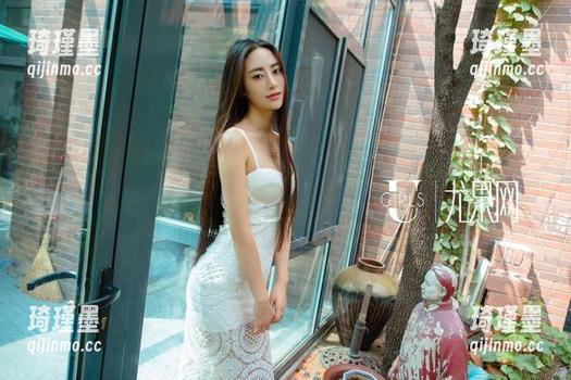 UGirls尤果网 - 新更新，李易童的长腿写真集又给我们展示了自由的腿！