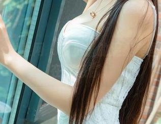 UGirls尤果网 – 芊小童的温柔美图，仿佛在诱惑你。