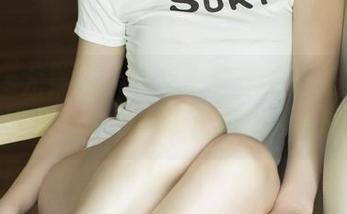 UGirls尤果网 – 一起来分享陈怡曼的毛衣写真集，小心要被甜到陷进去哦！