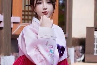 Xiuren秀人网 – 伍晓丽Shirley的可爱双马尾写生成了一场愉快的即兴表达