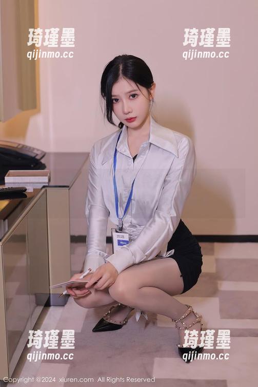 Xiuren秀人网-小兔纯纯 Xiuren秀人网 - 小兔纯纯的私房魅力,图包中的油亮片段让人捉摸不透。