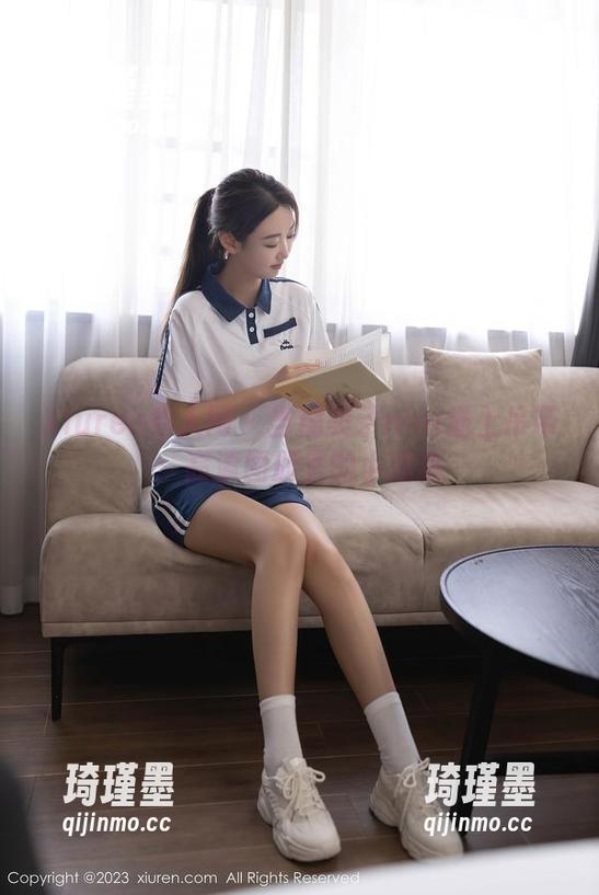 Xiuren秀人网-糯美子nini Xiuren秀人网 - 当糯美子nini遇上吊带:高清图册里的小戏精