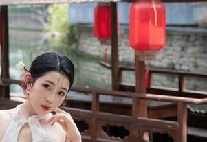 Xiuren秀人网 – 谁说只有小清新？雯大王susie的私拍图片白得让我心醉！