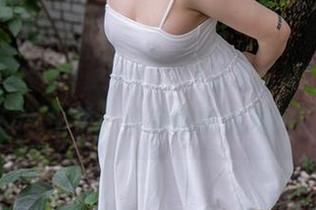 一点也不贵，Yuna(윤아)的SAINTPhotolife来了，快来收割免费阳阳