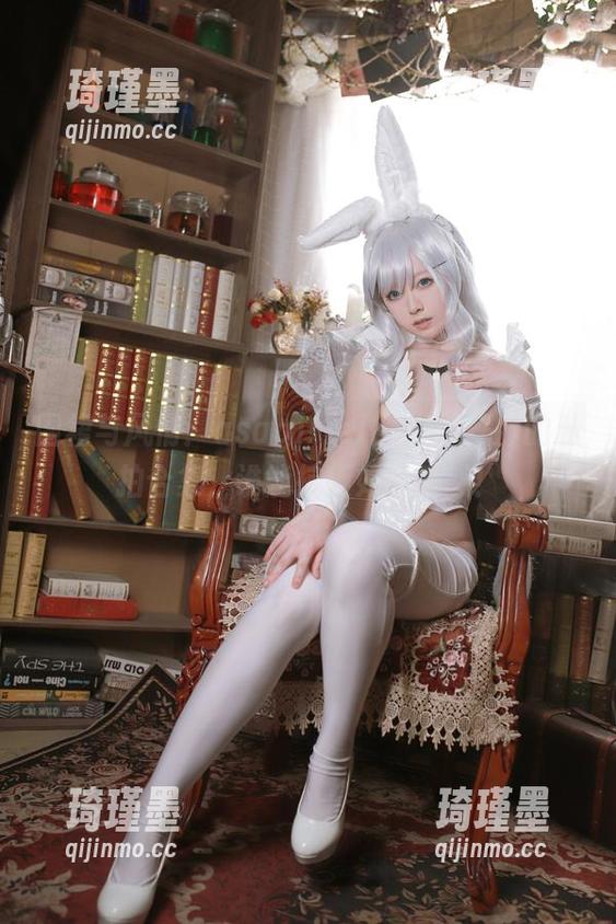 围裙与风情：asagiriai(爱ちゃん)的私拍合集，谁能抗拒如此诱惑！