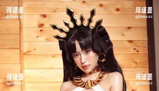 这个夏天，eliza喵喵泳装美图精选，泳池边的嘴角微微上扬