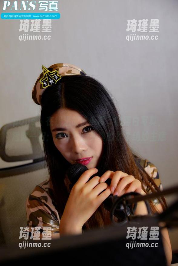 pans - 在线温故“小青”的黑白写真，透露一招：周末不洗头真的是个绝妙主意。