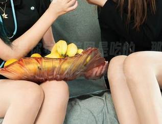 丽柜 – 如果你觉得美图是吃的，那佳怡的美脚绝对会上餐桌！