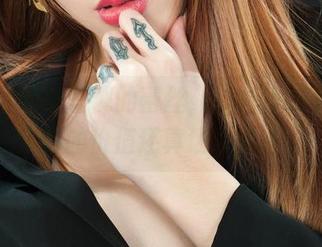 丽柜 – 钟情呈现的蕾丝，有时候想想，这定制的价值还真让人纠结。