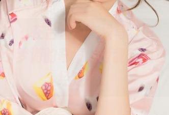 克拉女神 – 在吕佳的在线写真中，职业装成了一个梦游的奇境，等我反应过来她已经走了。