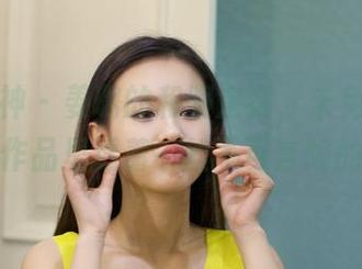 克拉女神 – 姜璐的和服定制，未免也太抢眼了，作品里透着一丝不可言喻的美感。