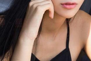 克拉女神 – 熙妍最新厨娘大曝光：要不要给她加个围裙？