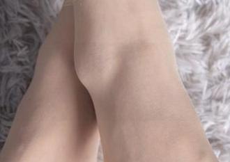 南国足艺 – 秋秋的图集：肉丝和美脚的浪漫邂逅，谁能拒绝这种资源呢？
