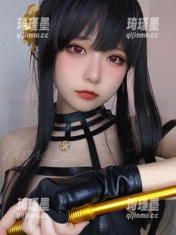 发条少女yoki的花嫁写真，倾倒的不止是花瓣，还有旁边的我