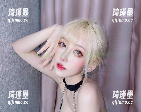 看，啾小妍Deer又开新房了，套图里的可爱乱入！