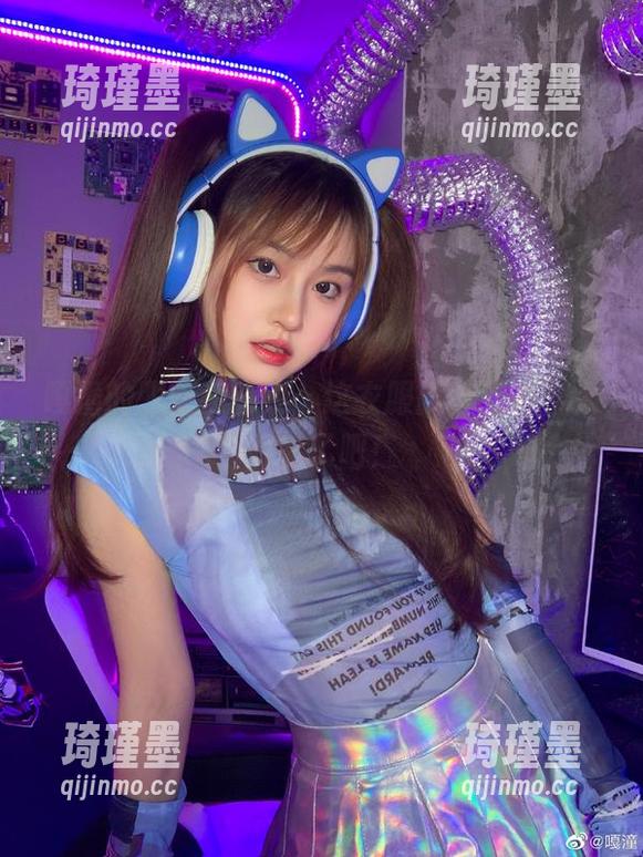 嘎潼的职业装图集：这衣服就像奶茶，太好看了吧！