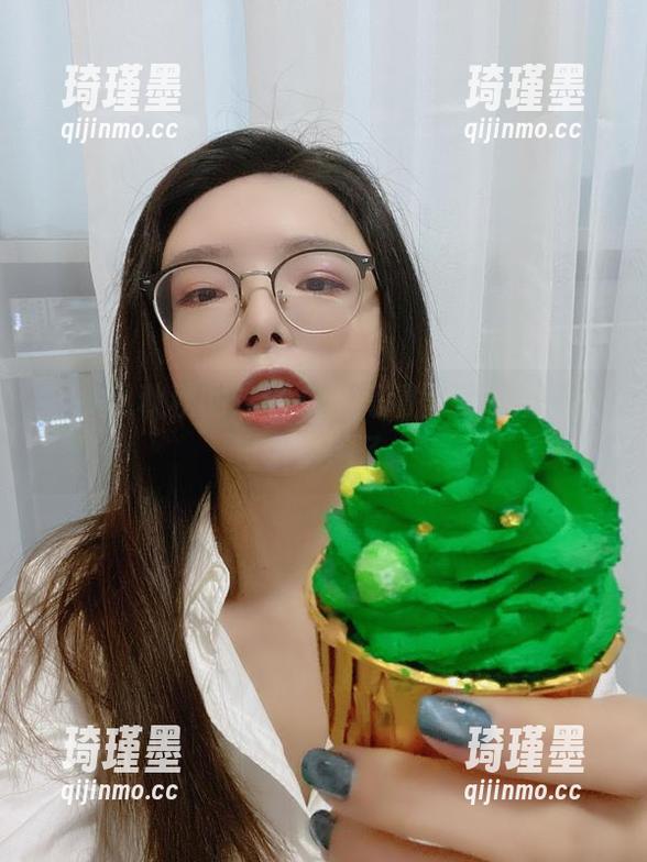 夏小秋秋秋的连体衣，高清得就差不多能当镜子用了。