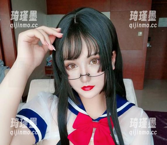 原图：夏鸽鸽不想起床的礼服，穿上它能让草地都绿嫉妒，图集附赠草地反击剧照！