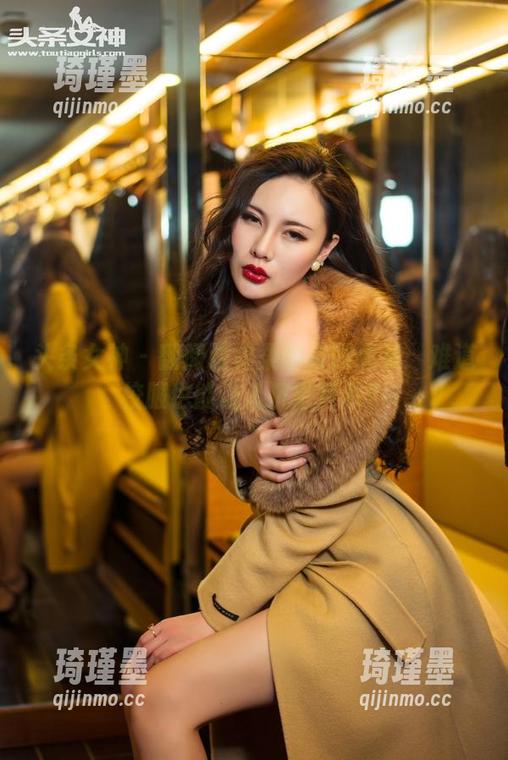 头条女神 - 翻阅张梓柔的校服图集：难道校服也能让人沉默怦然？