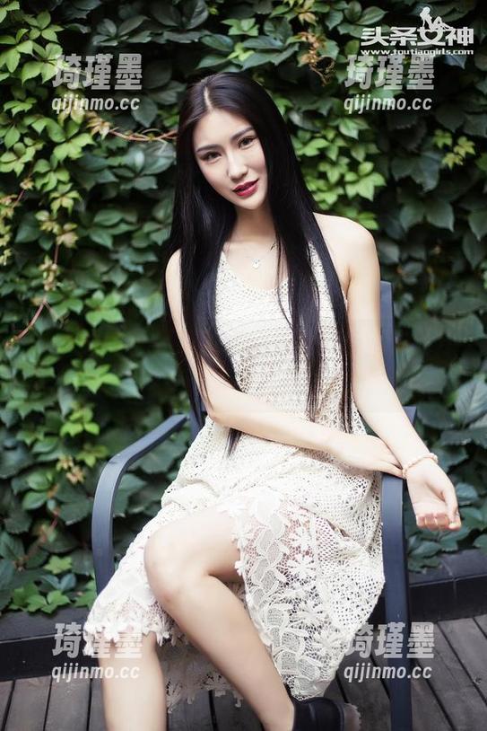 头条女神 - 易阳疯狂自拍大作战，作品分享让人忍俊不禁