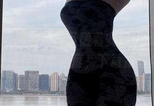 微密圈 – 黑色蕾丝下随着安妮yoo的气场，高清捕捉每个角度，下载提前体验。