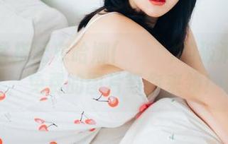 宅家日常搭配宋哈娜(송하나)的破洞牛仔裤，免费的图片等你来领！