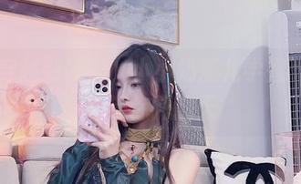 一秒穿越到校园，小小奶瓶儿学姐cos图包带你嗨翻天