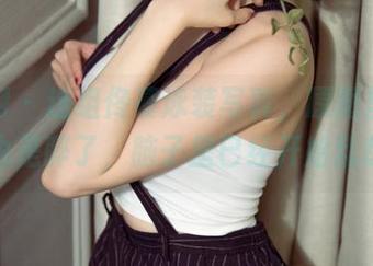 尤果网 – 这组佟蔓泳装写真，原图里的姿势我也是醉了，脑子里已经开始乱想了。