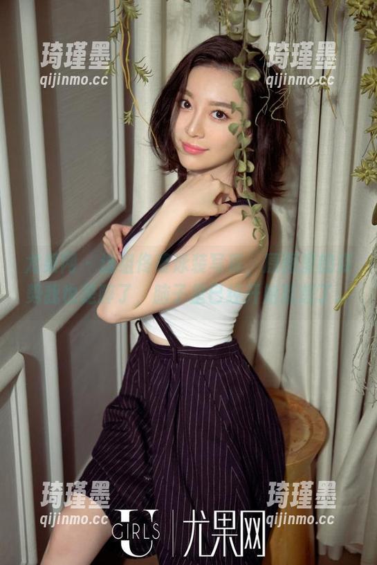 尤果网-佟蔓 尤果网 - 这组佟蔓泳装写真,原图里的姿势我也是醉了,脑子里已经开始乱想了。