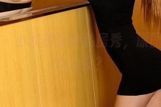 尤果网 – 小欧的泳池私房秀，原图就问你心动没？