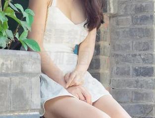 尤果网 – 看沈诺馨穿的套装，你第一眼就想着什么？原图和套图里的小细节真挺吸引眼球。