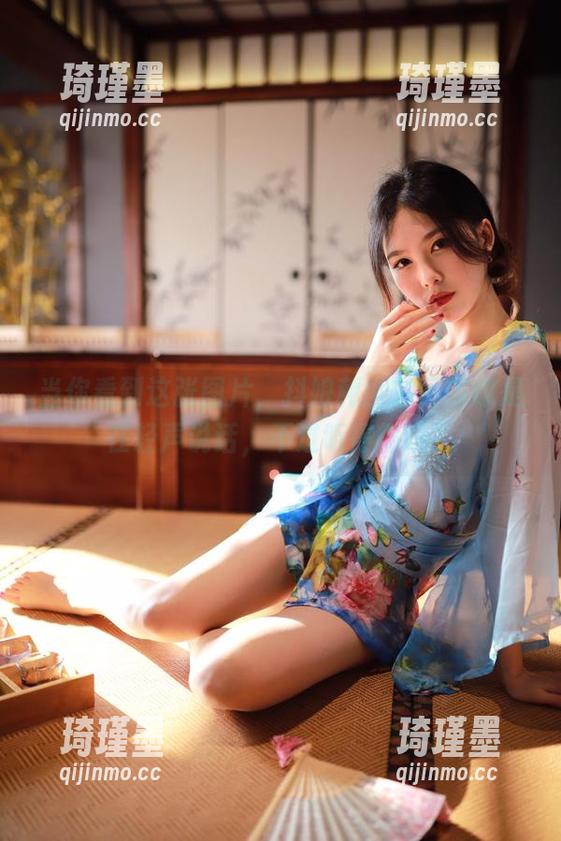 当你看到这张图片，抖娘利世的吊带像是在轻声说话，不过听得懂吗？