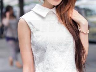 推女郎 – 星辰美脚套图大公开，无圣光的背景直接让这双小脚变得有点“可怕”！