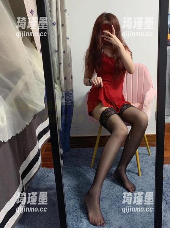 微密圈 - 提袜少女的在线图片：朋友圈里的微妙节奏，快来看！