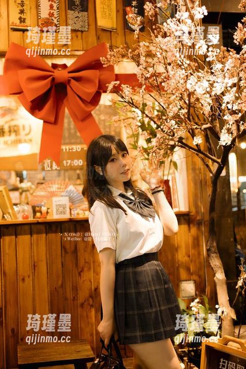 是一只废喵了的婚纱套图：花瓣漫天飞，结婚不如追喵！