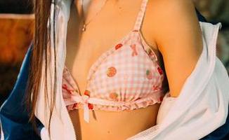 果团网 – 花洒下的捧腹欲望，通灵儿滑稽浴室更新合集。