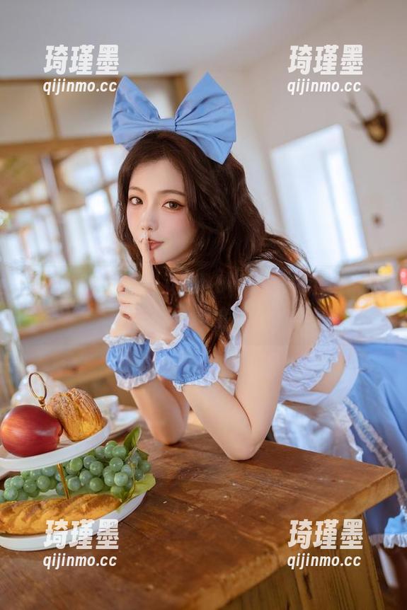 桃良阿宅的定制女仆2B，图片充满小心机，点开后自会见真章