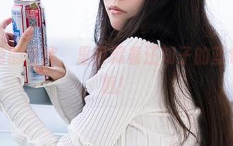 样样都有的图库，里面藏着汪知子的蓝色闪粉之魅！
