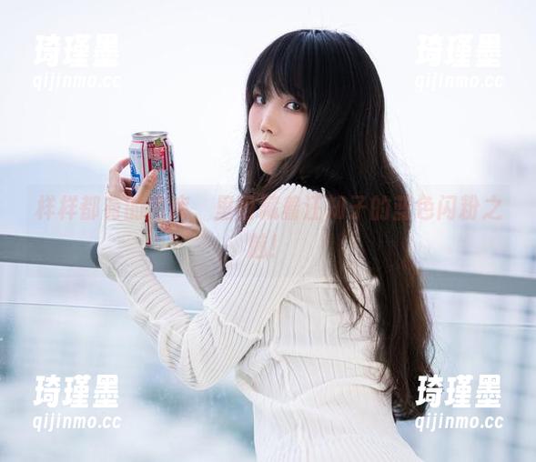 样样都有的图库，里面藏着汪知子的蓝色闪粉之魅！