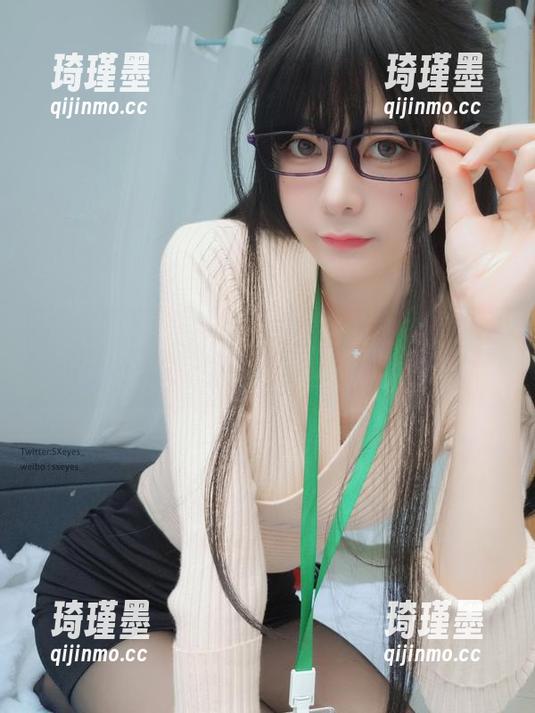 眼酱大魔王w的写真：厨房的反叛，不是你想的那种宽松围裙哦。