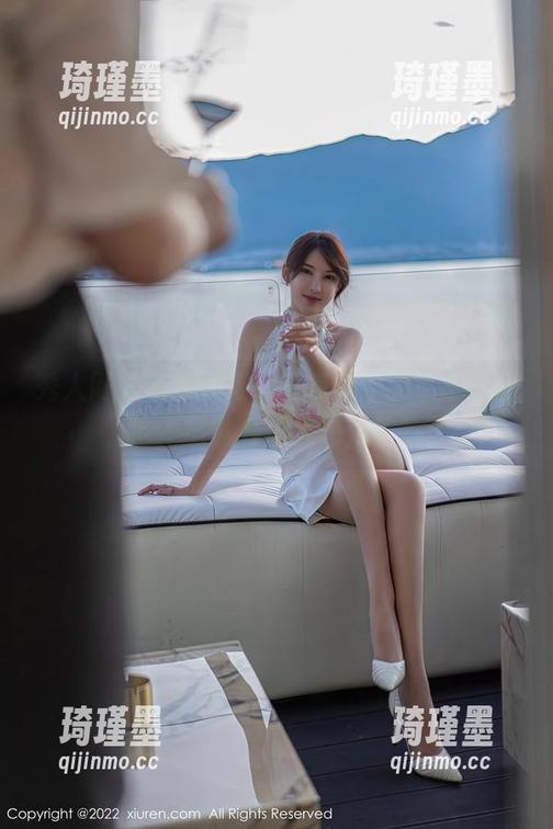 秀人网-千夜未来 秀人网 - 制服游戏,千夜未来的私拍原图,时不时就会让人想入非非!