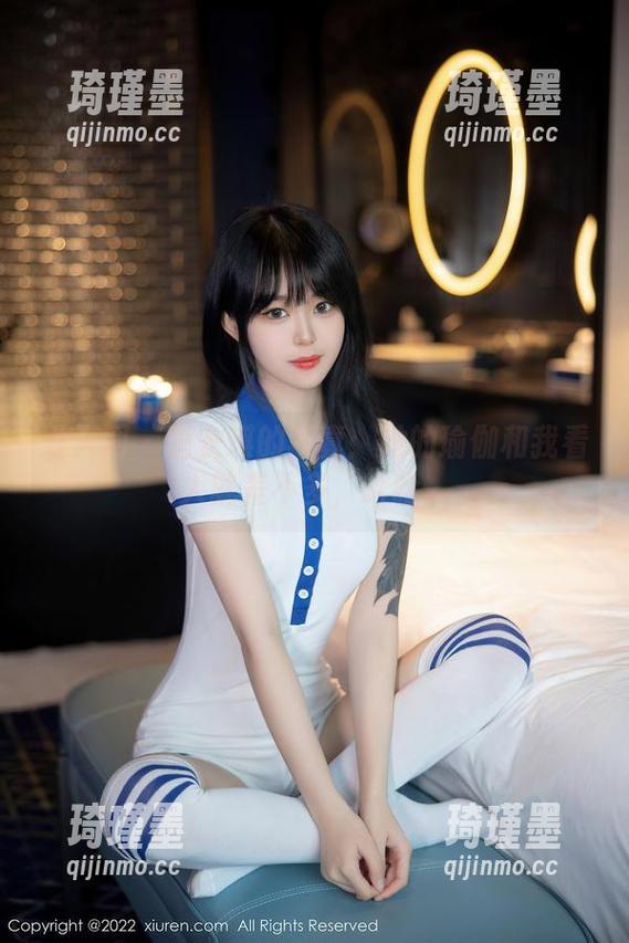 秀人网 - 唐安琪的写真：她的瑜伽和我看人就差不多，哈哈。