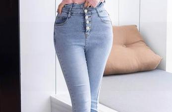 秀人网 – 不只美腿，杨晨晨Yome全套来袭，难以置信，这是一个领腿风潮的女人？
