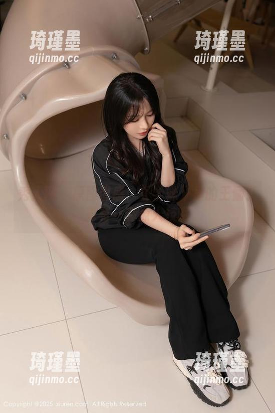 秀人网 - 原图带感：《学妹》里的王俪丁，真有一套撩人技啊。